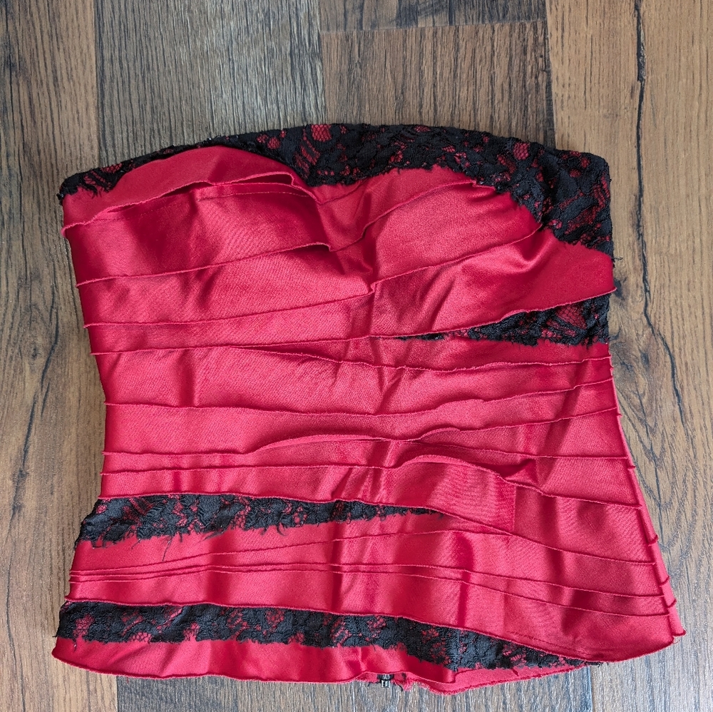 Bebe strapless top. S